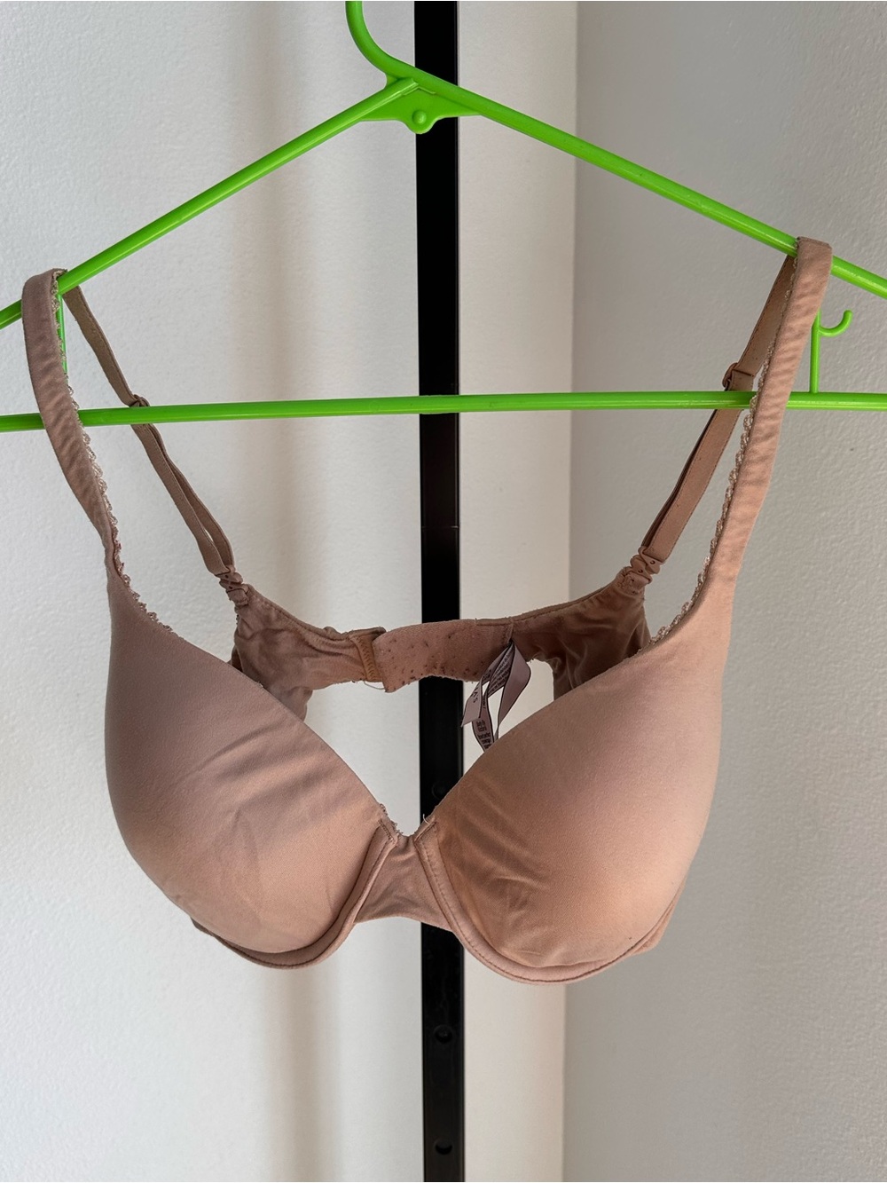 Victoria’s Secret 32DD bra
